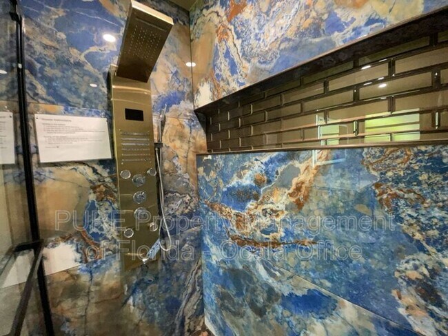 Building Photo - 4211 SW 6th Ave