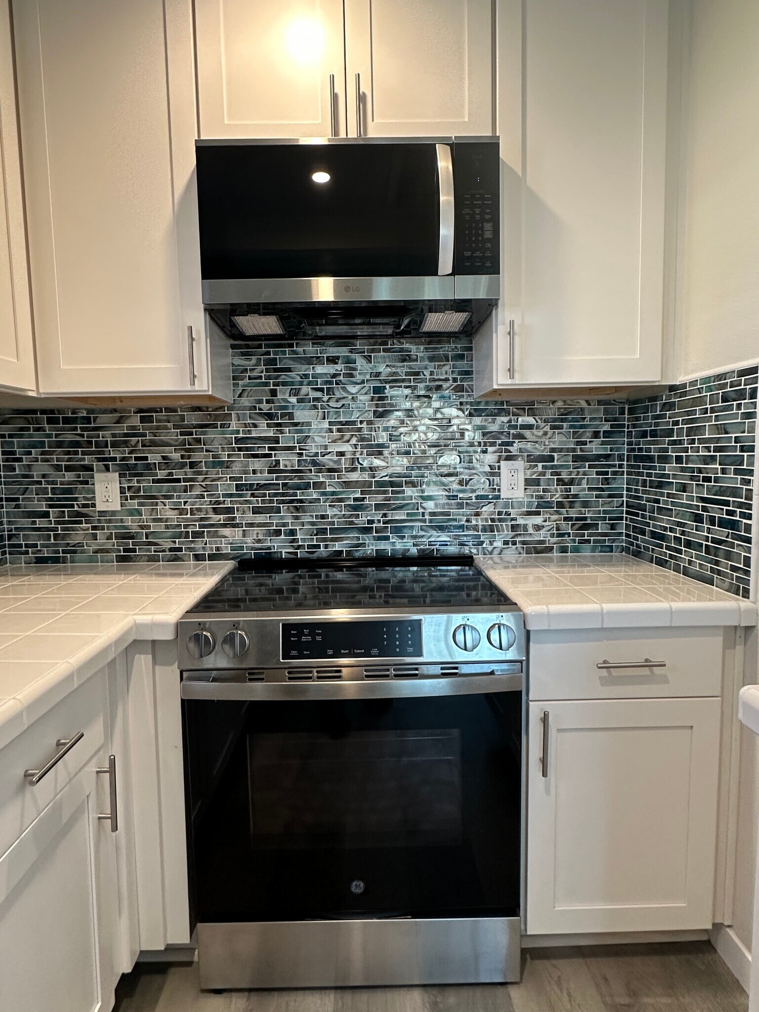 Building Photo - 2038 Bronson Way