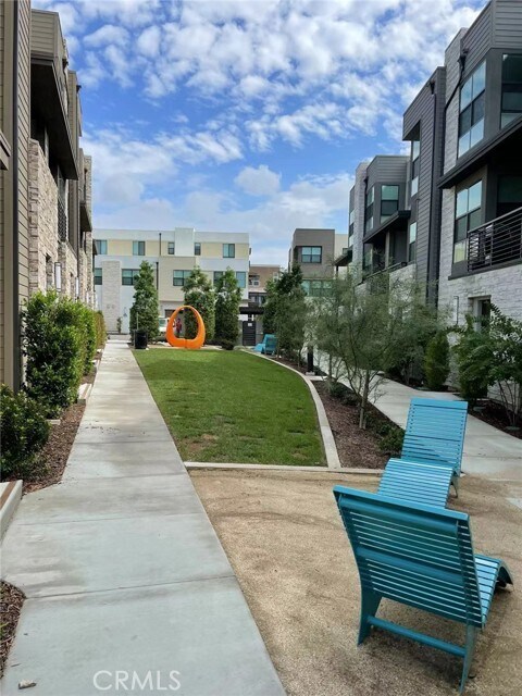 Building Photo - 11042 Momentum Dr