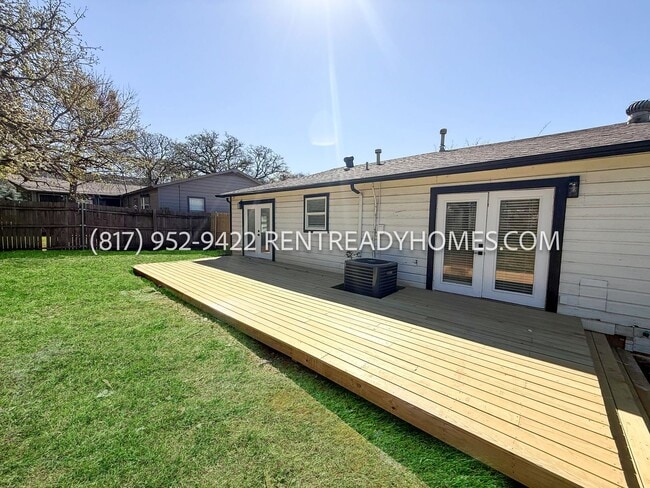 Building Photo - 913 Harrison Dr