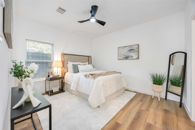 Building Photo - 5811 Senior St