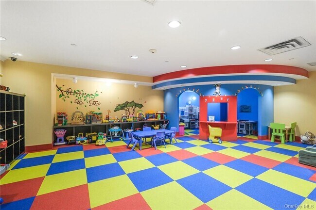 Building Photo - 10 City Pl