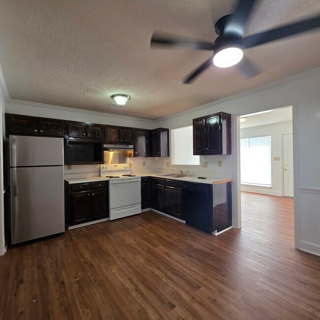 Building Photo - 3114 Fernridge Dr