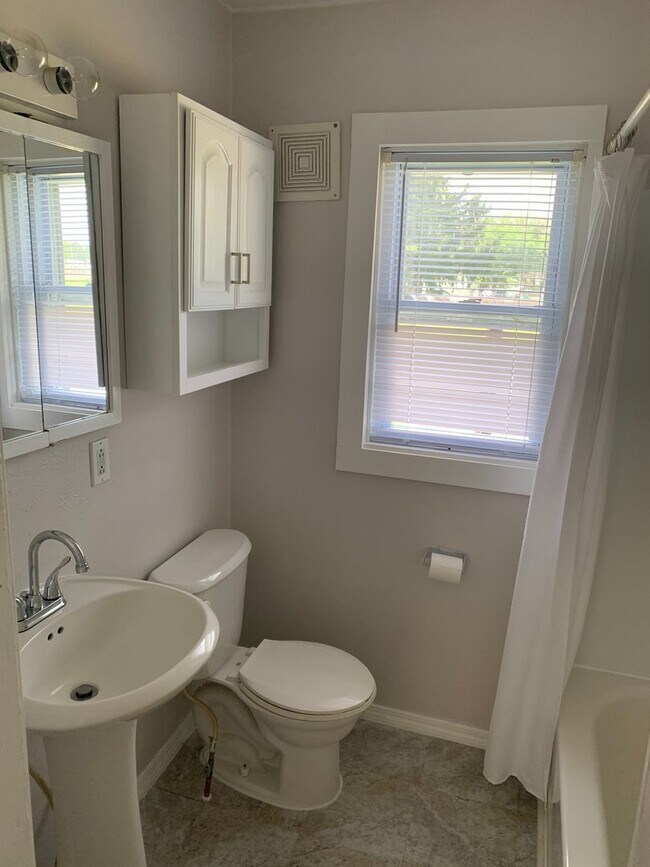 Building Photo - 2809 South Ave