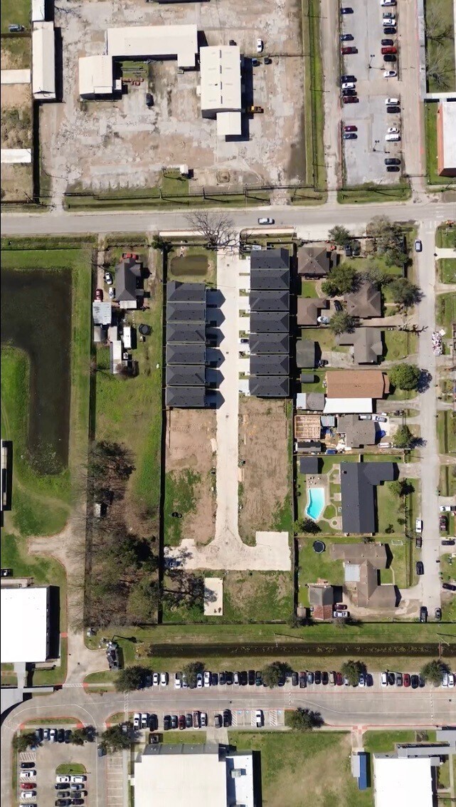 Building Photo - 317 Charlock St