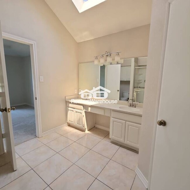 Building Photo - FOR RENT - MOVE IN READY - 3BEDS 2BATHS