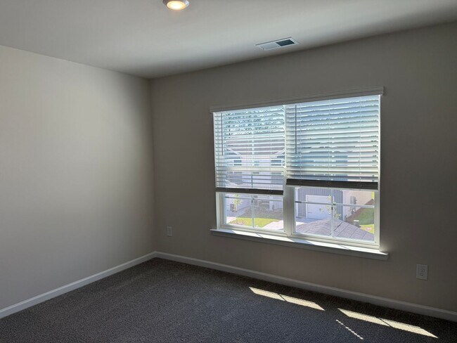 Building Photo - Lexington Townhouse - Call Lexington office for information 803-359-0793