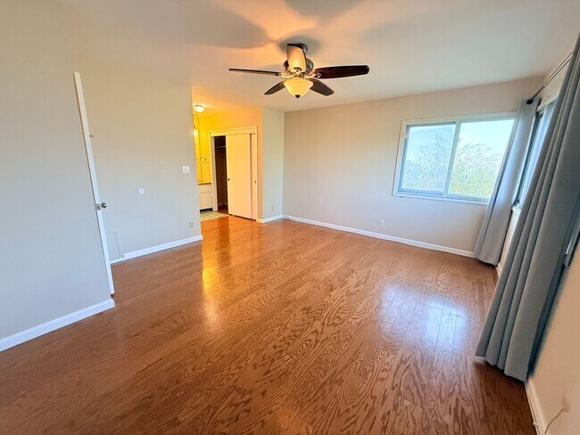 Building Photo - 4242 Briggs Ave