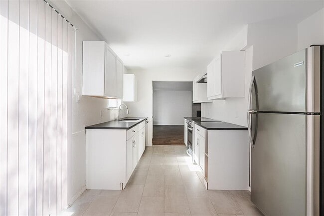 Building Photo - 2106 Lamplight Village Cir