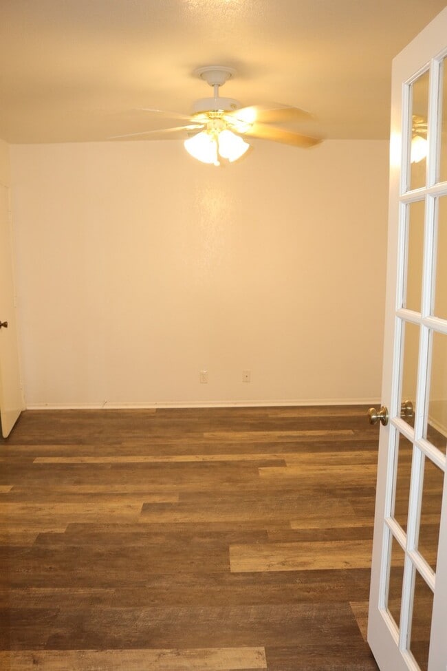 Building Photo - 4 bedrooms House for rent