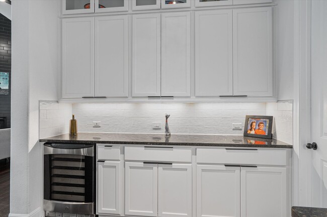 Building Photo - Stunning 4-Bedroom Home in Northwest Austi...