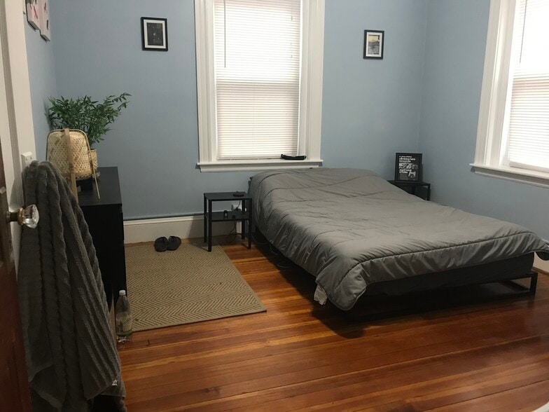 Building Photo - 2 Hillside St