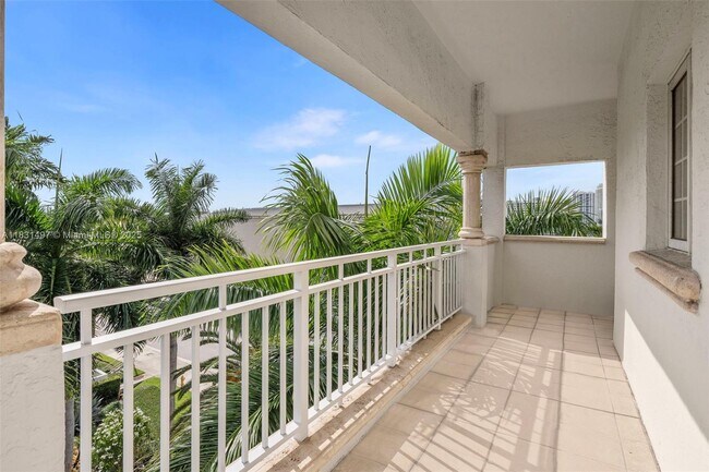 Building Photo - 1415 Sunset Harbour Dr