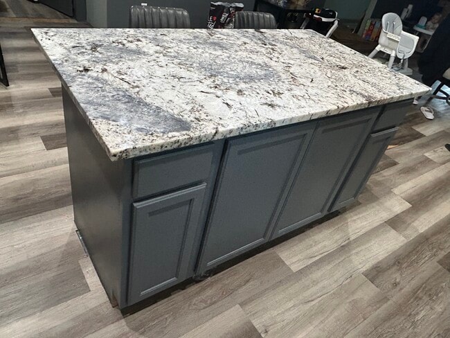 Building Photo - 2675 Golf Dr