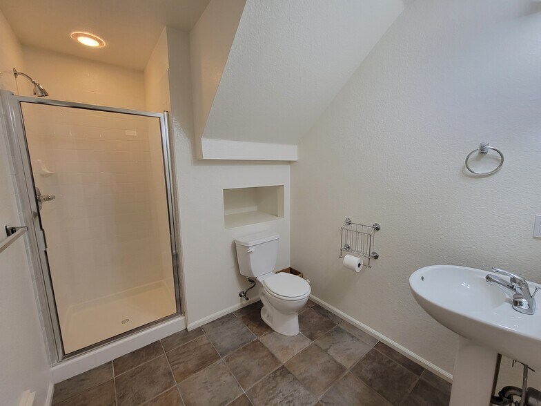 Main Floor Bathroom - 1761 Yellow Pine Ave