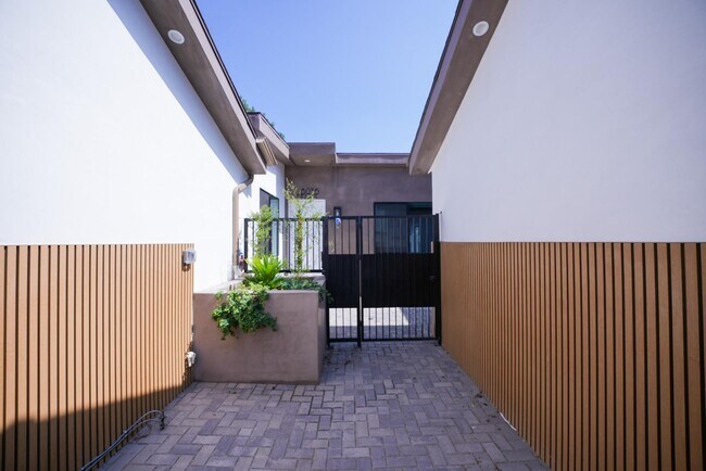 Building Photo - Fair Ave