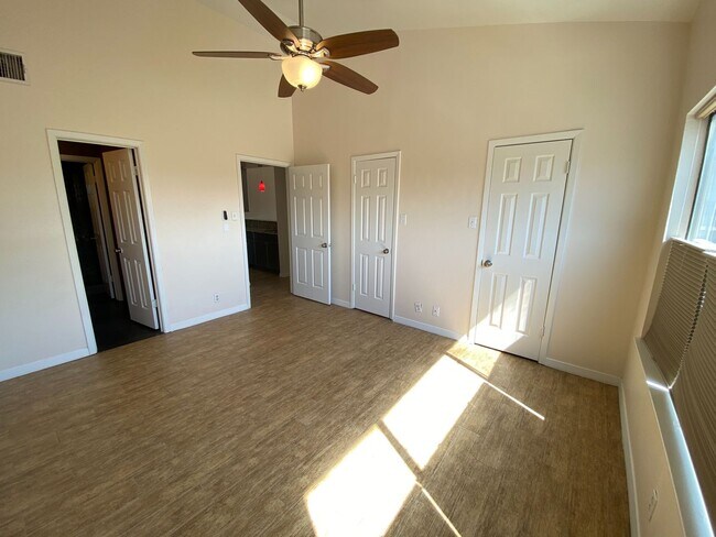 Building Photo - UT PRE-LEASE: 2 BR / 1 BA West Campus Condo - Walk to UT - Private Balcony - W/D