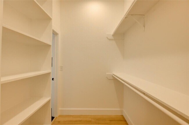 Building Photo - 811 E 39th St