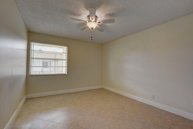 Building Photo - 127 Burgundy B
