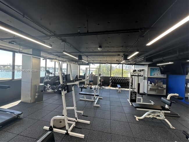 Building Photo - 555 NE 15th St