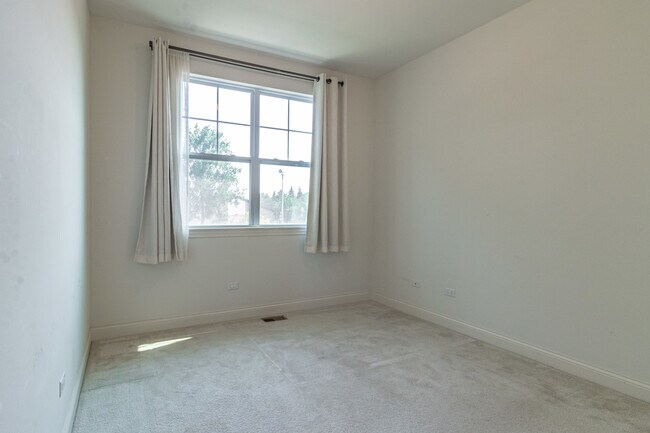 Building Photo - 142 Easton Ct