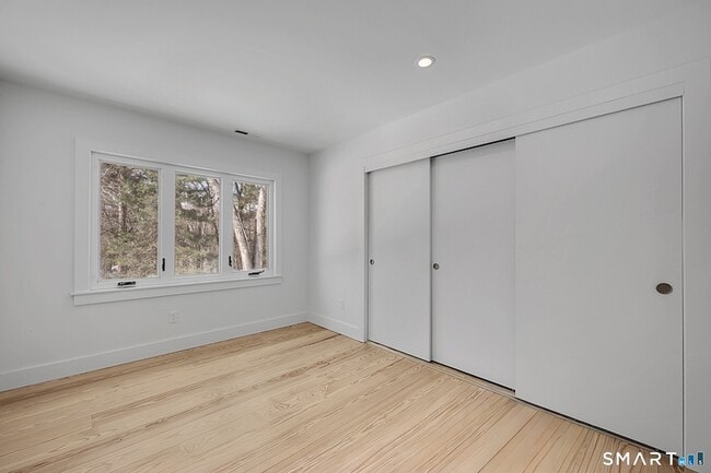 Building Photo - 220 Upper Grassy Hill Rd