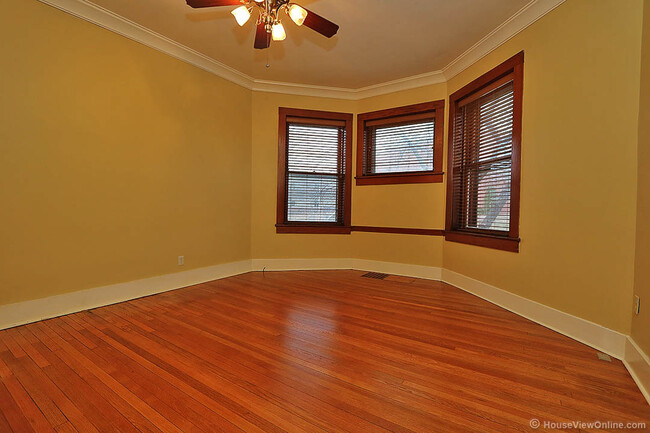 Building Photo - Three Story House Close to SEMO - June 2026- May 2027 Lease