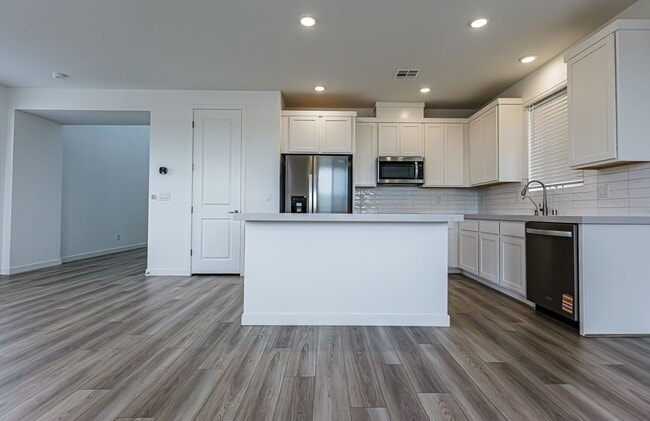 Building Photo - Brand New Home