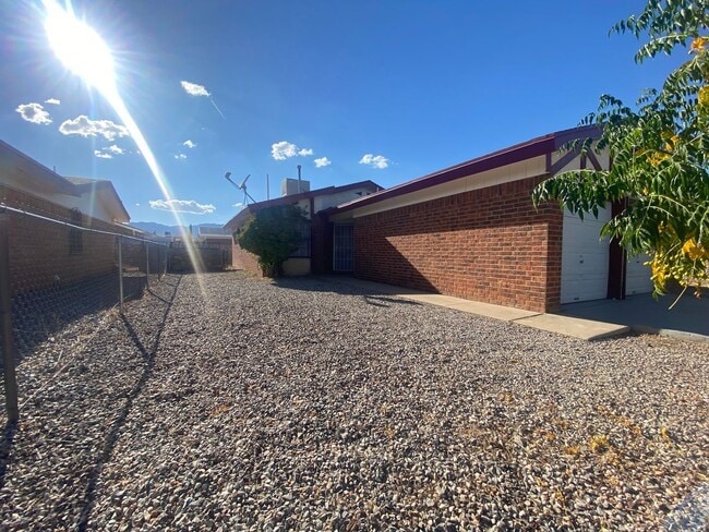 Building Photo - HOME FOR RENT NORTHEAST EL PASO