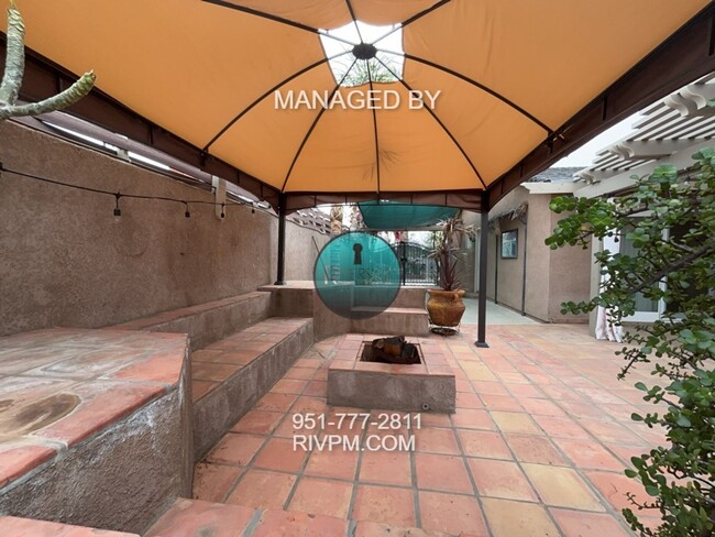 Building Photo - Charming 3-Bedroom Pool Home for Rent in R...