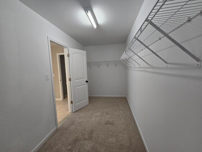Building Photo - 271 River Oak St