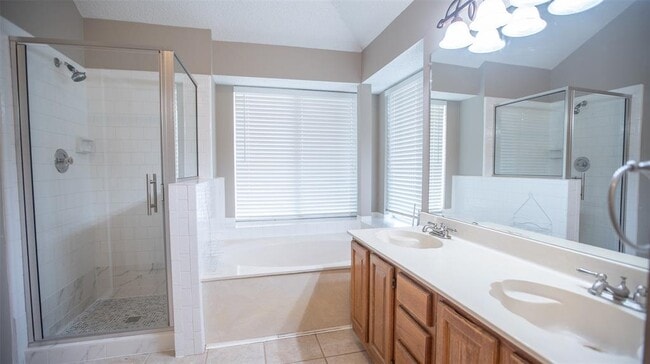 Building Photo - 401 Parkview Dr