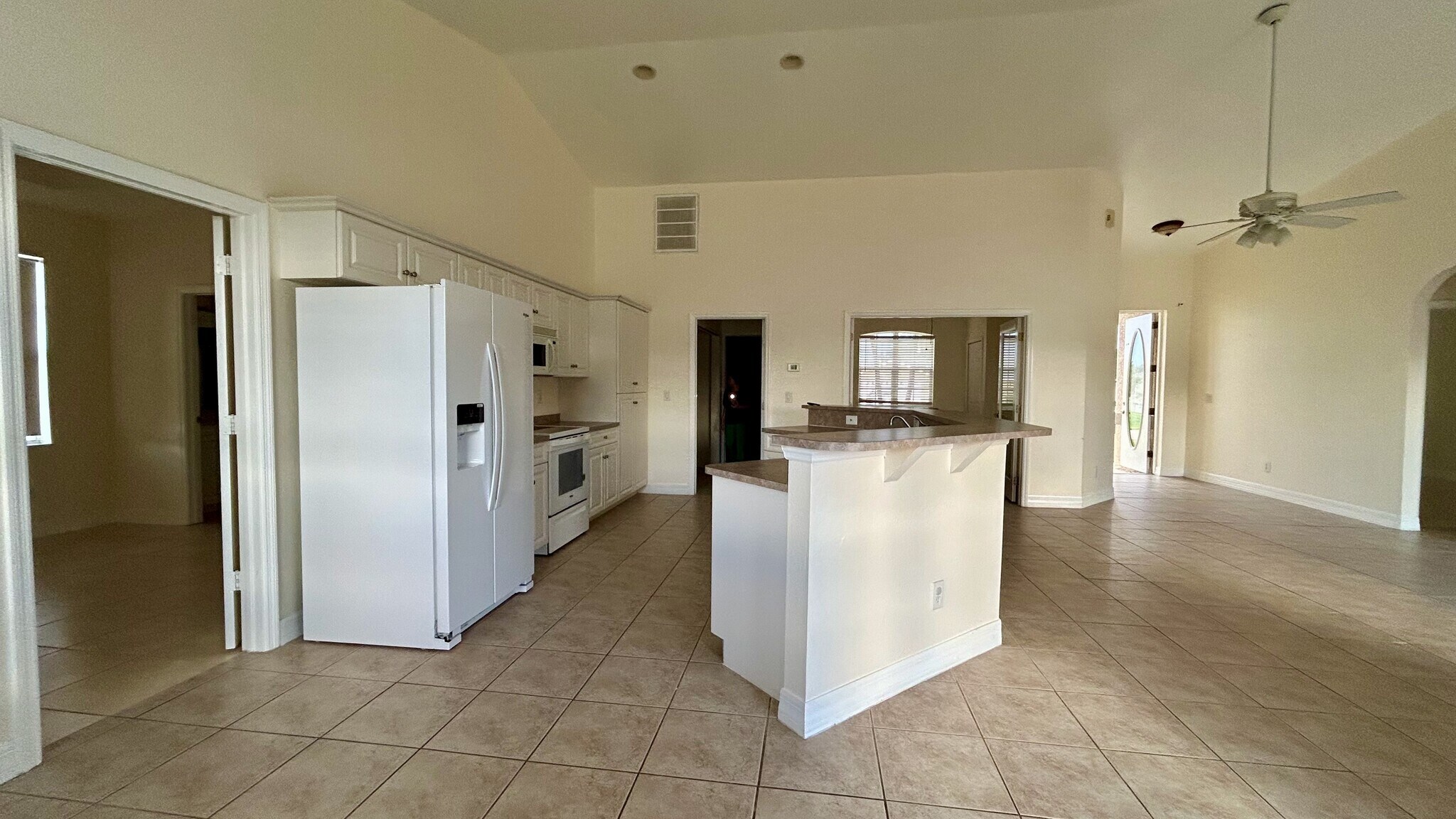 Building Photo - 2529 SW 11th Ct