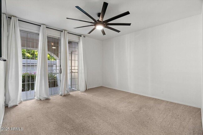 Building Photo - 5200 S Lakeshore Dr