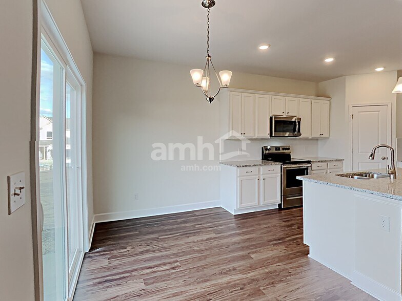 Building Photo - 2537 Highwood Blvd