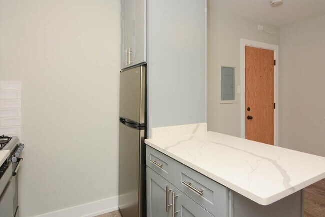 Building Photo - 508 W Belmont Ave