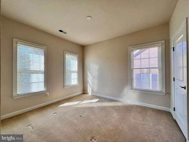Building Photo - 376 Parkview Ave