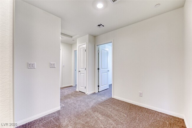 Building Photo - 12740 Feathersong