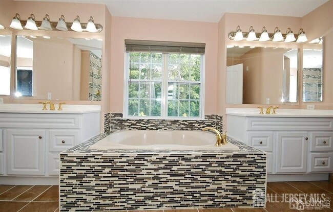 Building Photo - 41 Fritz Dr