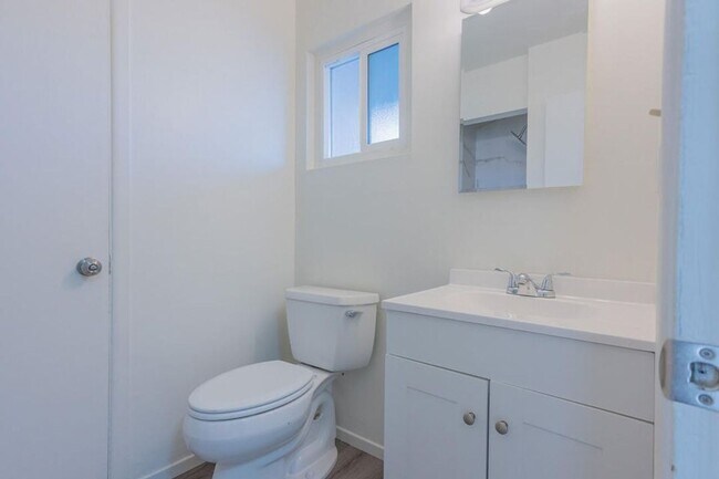 Building Photo - 45462 3rd St E