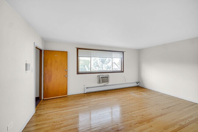 Building Photo - 7019 N Ridge Blvd