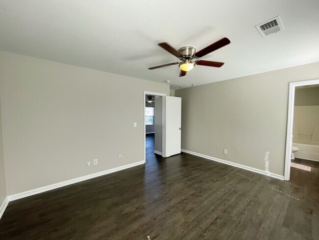 Building Photo - 200 Whitestone Dr NE