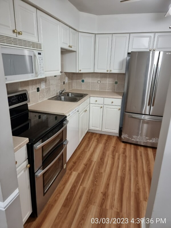 Building Photo - 27598 Echo Valley W