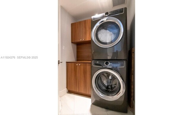 Building Photo - 701 N Fort Lauderdale Beach Blvd