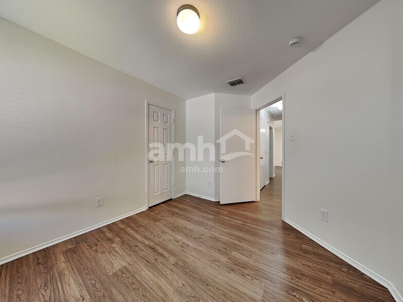 Building Photo - 115 Windsor