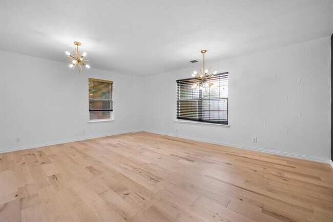 Building Photo - 2303 El Sol Dr