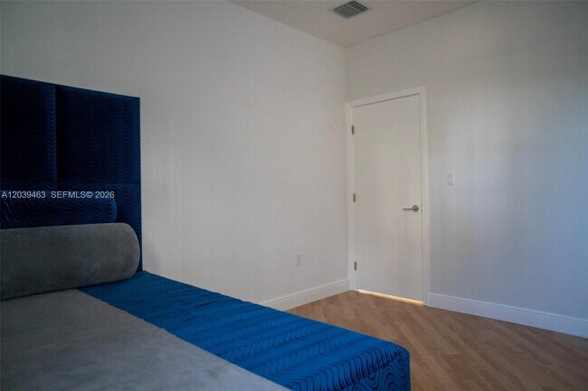 Building Photo - 21025 NE 38th Ave