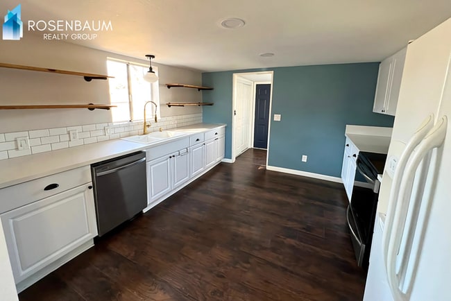 Building Photo - Charming 2-bedrooms, 1.5-baths cottage in the heart of historic Mayer, AZ!