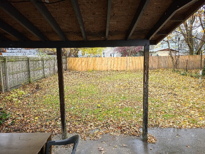 Building Photo - 636 W 17th St