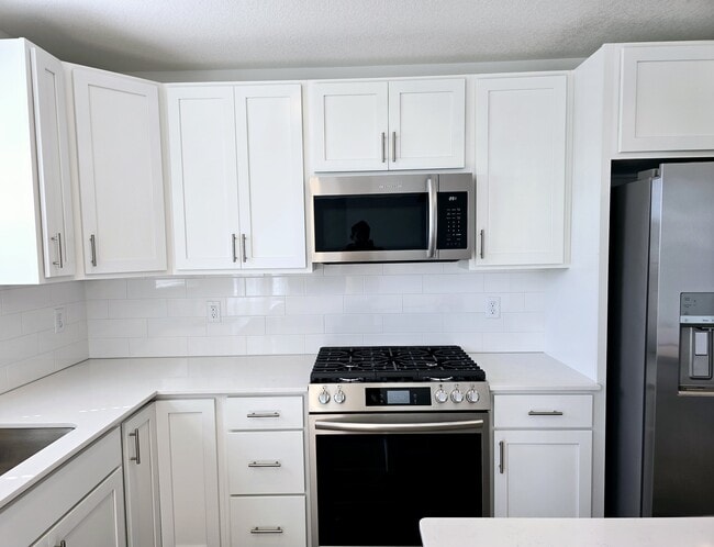 Kitchen - 1103 Middlefield Rd